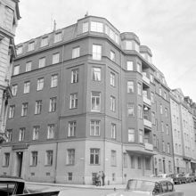 Hörnet av Riddargatan 39 t.v. och Grev Magnigatan 7-9