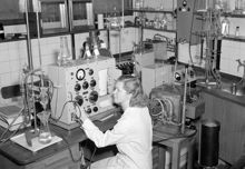Interiör från Mjölkcentralens laboratorium. Dalagatan 3-7, Torsgatan 14-20