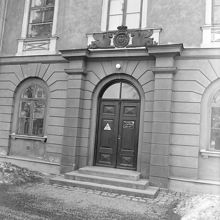 Experimentalfältet, Kungliga Lantbruksakademiens. Huvudbyggnadens portal. Lantbrukslaboratoriet från 1837-38 efter ritning av Fredrik Blom