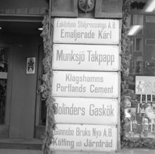 Götgatan 75. Skyltar vid Primus Petterssons Järnaffär