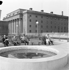 Terrassen ovanpå Hötorgshallen, utsikt mot Konserthuset