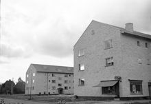 Enskede Hemgård. Statsrådsvägen 7 och 11 (dåvarande Sockenvägen). En Konsumbutik på hörnet av Statsrådsvägen 11