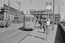 Gustav Adolfs Torg med spårvagn på linje 2
