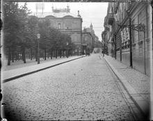 Hamngatan västerut från hörnet av Norrlandsgatan. T.v. Kungsträdgården