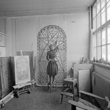 Konstnär Britta Reich Eriksson, 1955. Inför utställningen Söder i konsten