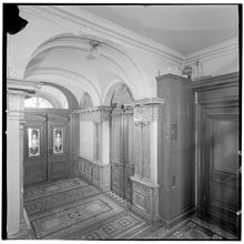 Invändiga entrén till Karlavägen 64