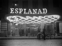 Karlavägen 54. Stockholms nya biograf Esplanad. Biografen är ritad av arkitekten Ernst Grönwall
