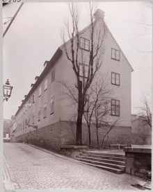 Klara gamla skola. Fasaden mot gatan