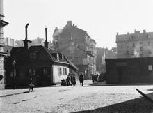 Rådmansgatan västerut från Stora Badstugatan, nuvarande Sveavägen. T.v. kv. Stormkransen