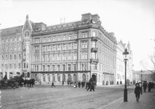 Restaurant och café Metropolit i hörnet av Norrmalmstorg 2 och Hamngatan 6. 