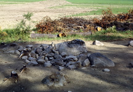 Vy från nordost över gravfält RAÄ 28 i Östberga, Brännkyrka socken