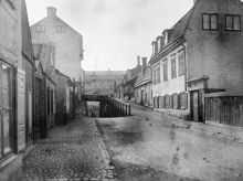 Gotlandsgatan 7-3 västerut (nuv. Gotlandsgatan 43). Tv. kv. Monumentet. I fonden ligger Götgatan 60