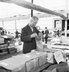 Grönsaksförsäljning på Klaratorget  år 1951