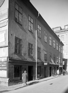 Beridarbansgatan norrut mot Konstfackskolan vid Mäster Samuelsgatan 44. T.v. Beridarbansgatan 27. Här ligger nu Sergelgatan 1 vid Sergels Torg