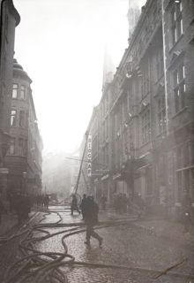 Släckningsarbete på Grev Turegatan 