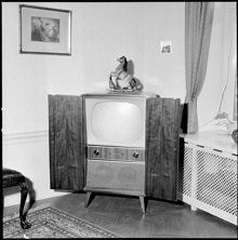 Kvarteret Täppan. Byggnadsdetaljer, bostad på inre gård efter Östgötagatan. Hus B. TV med skåpluckor