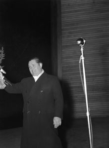 Skansen. Djurgårdsmässan avslutas med att Jussi Björling sjunger på Solliden