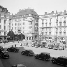 Centralplan med Vasagatan 24 och 22 i fonden. 