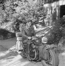 Motorcyklisten Stellan Hellgren som åker jorden runt på sin 20-åriga Ariel