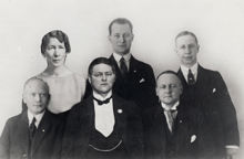 Frimurarbarnhusets styrelse vid 20-årsjubiléet, 1927. Från vänster Otto Lundberg, Ester  Gerdsiö, Erik Broberg, Albin Redtzer, Nils Lantz och Henning Sahlberg.
