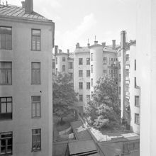 Strandvägen 45 gårdsparti