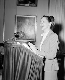 Birgitta von Hofsten håller tal under Fredrikadebatt