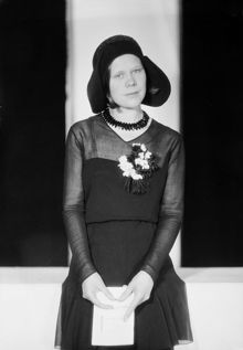 Porträtt av Aili Pekonen, konstnärinna