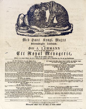 Blad med text i frakturstil om Andreas Lehmanns menageri. Bild på ett lejon och en tiger.