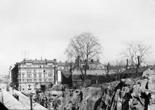 Götgatan norrut. Flerbostadshuset ligger vid Götgatan 79 och Blekingegatan 57