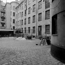 Surbrunnsgatan 53-51. Gården