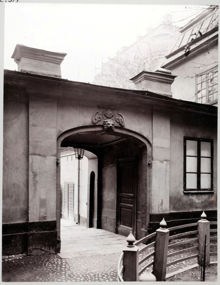 Kaptensgatan n:r 2, portal