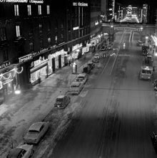 Kungsgatan sedd österut från Malmskillnadsgatan,I bakgrunden Regeringsgatans bro