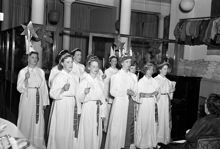 Syarmèn har avslutningsfest med medaljutdelning och luciatåg