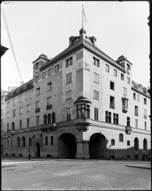Ingången till Grand Hôtel Royal från Stallgatan 3