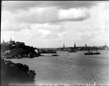 Gamla Stan sedd från Danviksberget (nuv. Fåfängan). T.v. Erstaklippan