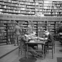 Besökare i Stadsbiblioteket