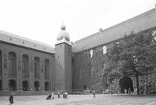 Stadshuset. Borgargården från SO