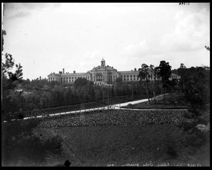 Konradsbergs hospital med parken omkring