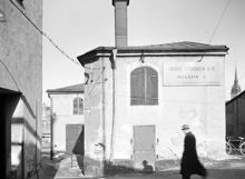 Kv. Lohiska Bruket, magasinsbyggnad. Husen låg mellan Söder Mälarstrand och Brännkyrkagatan, kvarteret revs 1954. Härunder ligger nu Södertunneln