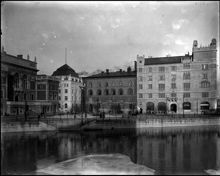 Rosenbadsparken från Vasabron. Till vänster Konstakademien och till höger Rosenbad