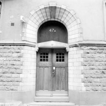 Portal på Karlbergsvägen 47 A