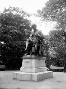 Carl Vilhelm Scheele-statyn i Humlegården