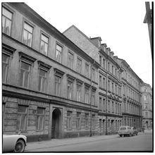 Jungfrugatan norrut, nr 15 närmast