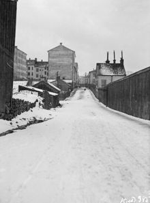 Hammarbygatan 3 österut från Götgatan. Hammarbygatan bytte namn till Bohusgatan 1926. I fonden ligger kv. Masken och Nätet
