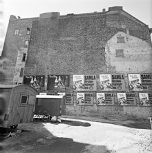 Brandmur till huset Apeln 5, Tunnelgatan 19. Avriven tomt, Apeln 16, Tunnelgatan 17. Nu Olof Palmes Gata