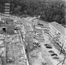 Högdalen. Utsikt över byggnation, nytt bostadsområde anläggs