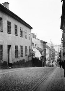 David Bagares Gata från Regeringsgatan mot Birger Jarlsgatan. Tredje huset på vänster sida är Stuckatörens hus, David Bagares Gata 10