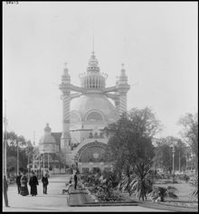 Huvudingången till industrihallen på 1897 års  Allmänna konst- och industriutställning på Djurgården