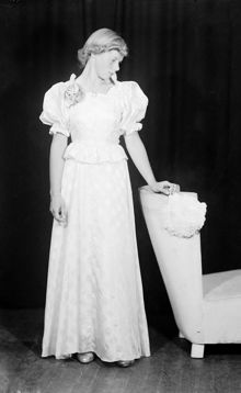 Porträtt av kvinna, Wedholm