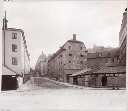Ragvaldsgatan från Söder Mälarstrand, till höger Gustaf Janse´s sillmagasin.x